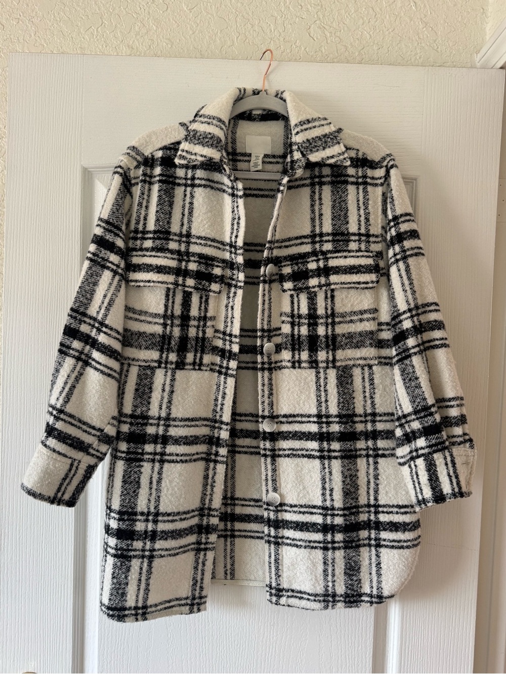 H&M XS Cream & Black Plaid Teddy Shacket